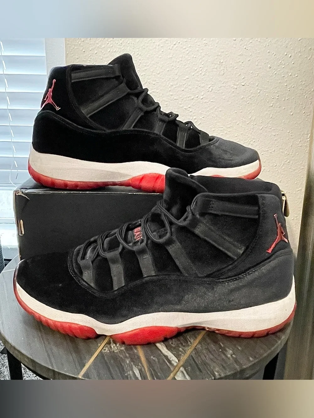 Air Jordan Retro 11 Bred Velvet Size 9.5